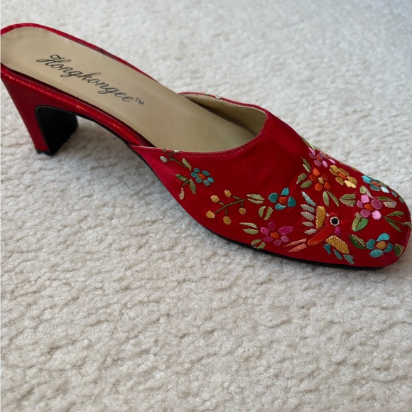 Vintage Chinese oriental embroidered red slipper heels, sz 37 (US sz 6) - Picture 3 of 4